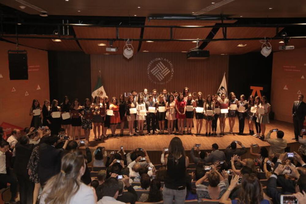 Como cada inicio de semestre se citó a los nuevos estudiantes que obtuvieron el promedio más alto de sus generaciones por su constante esfuerzo, entrega y dedicación (GONZALO IBÁÑEZ. EL UNIVERSAL)