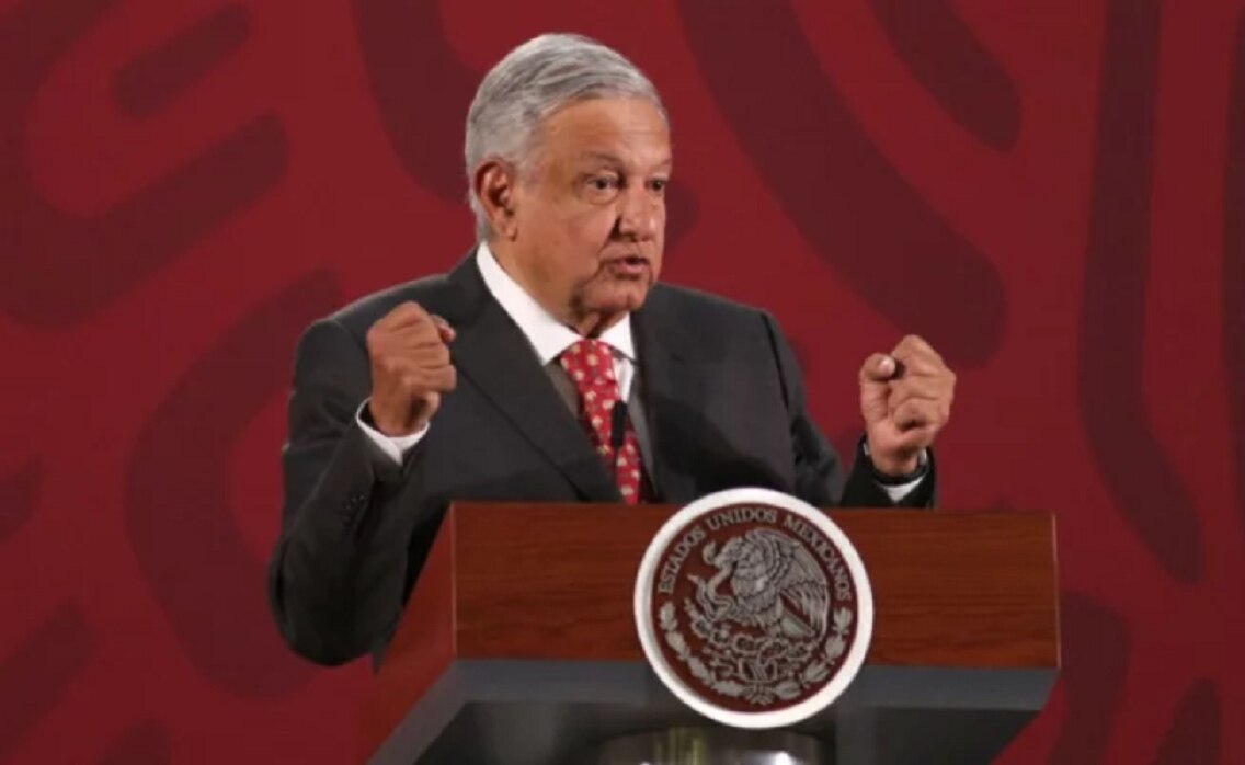 AMLO pide "que nos expliquen la relación entre papel de baño y el coronavirus"