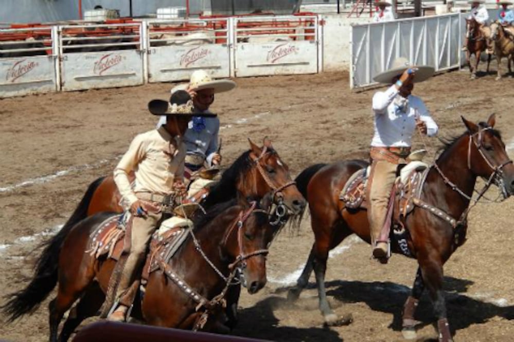 Regionales de Querétaro ganaron charreada 