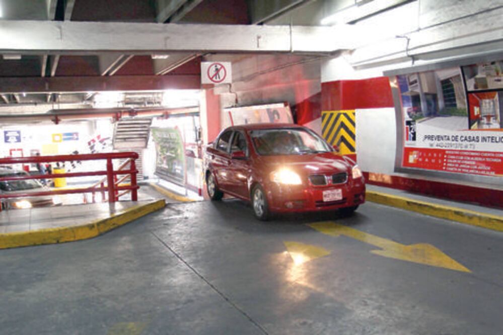 Revisan los estacionamientos