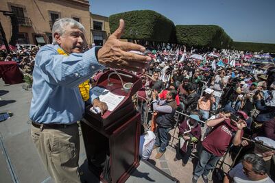 Pide AMLO a Peña "aclarar " lo ocurrido en Ayotzinapa