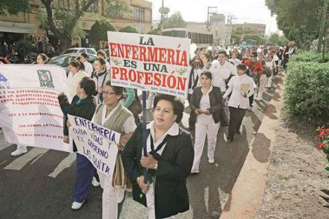 Enfermeras marchan por mejoras