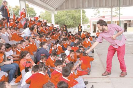 Luigi y Trino hablan a niños de la corrupción 
