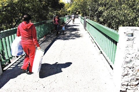 Posponen demolición de puente