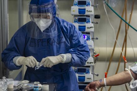 Sin tregua. En Hospital Covid se da una batalla por salvar vidas