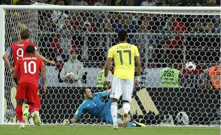 Inglaterra vence a Colombia en penaltis