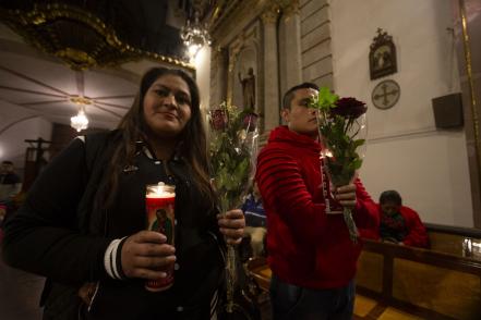 Queretanos entregan su fe a la Virgen de Guadalupe 