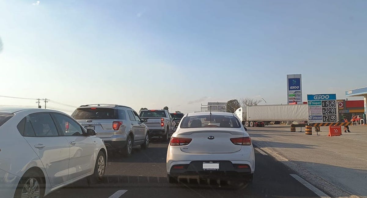 Accidente mantiene detenida la autopista México-Querétaro 