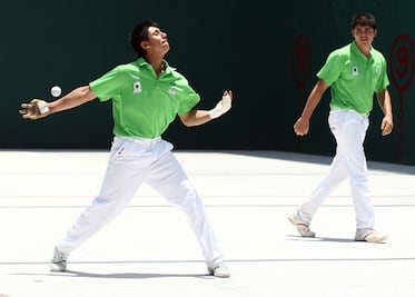 Frontón cumple y avanza firme