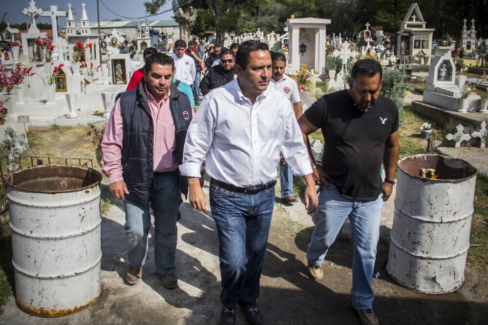 Visita Fabián Pineda panteones de SJR