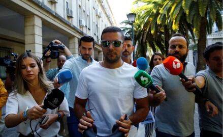 Condenan a "La Manada" a 15 años de prisión por violación grupal en España