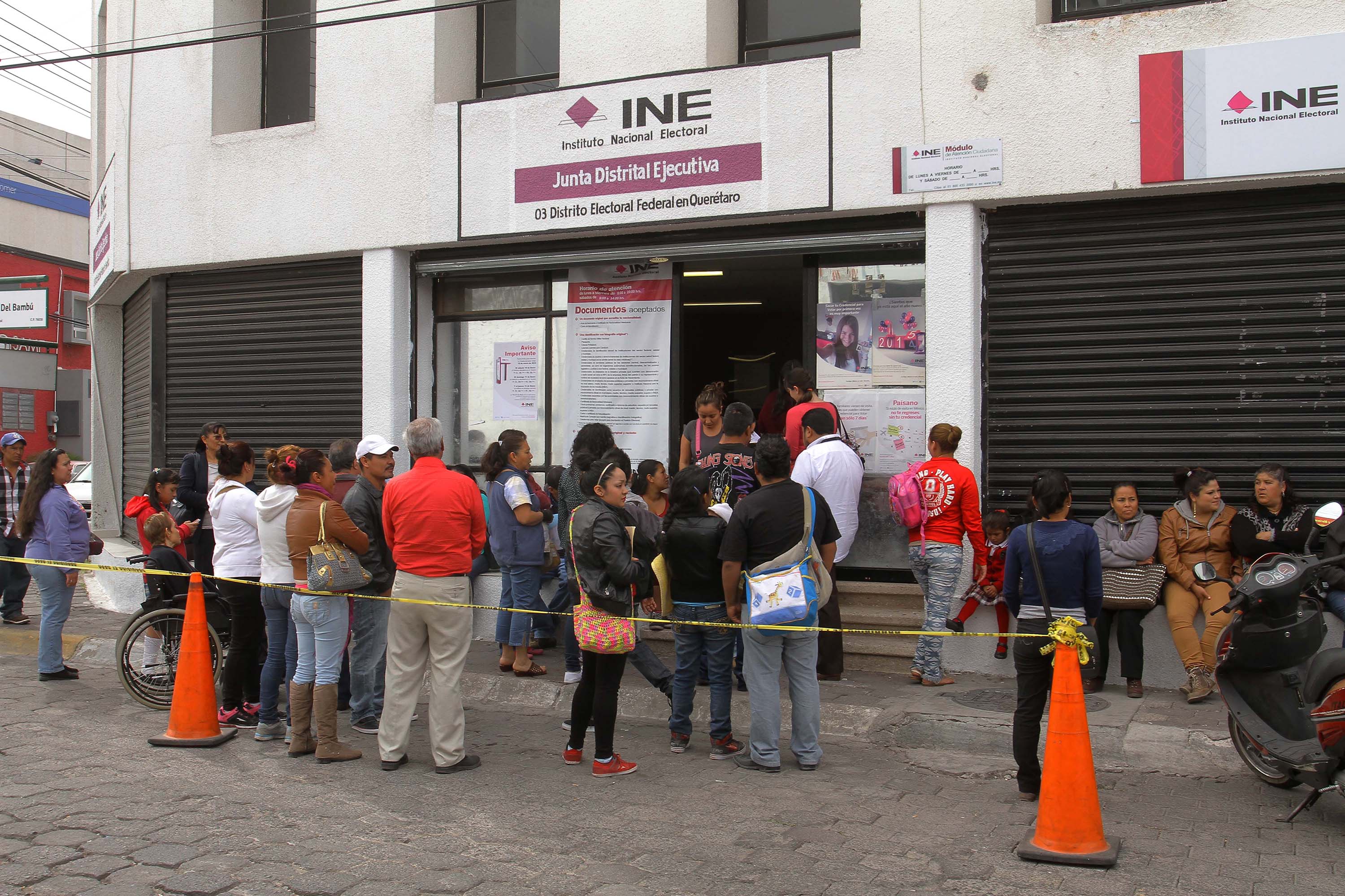 INE atendió más de 358 mil trámites en un año en la entidad