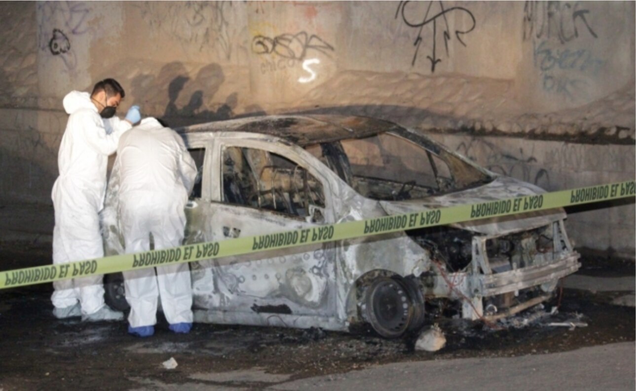 Hallan un cuerpo calcinado dentro de un auto en Culiacán