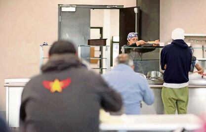 Instruyen a supervisar albergues temporales