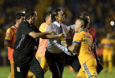 Chivas comienza a cavar su tumba