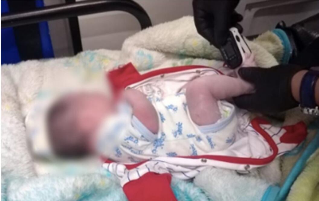 Rescatan a bebé abandonado en Tlalnepantla; estaba dentro de un huacal de madera