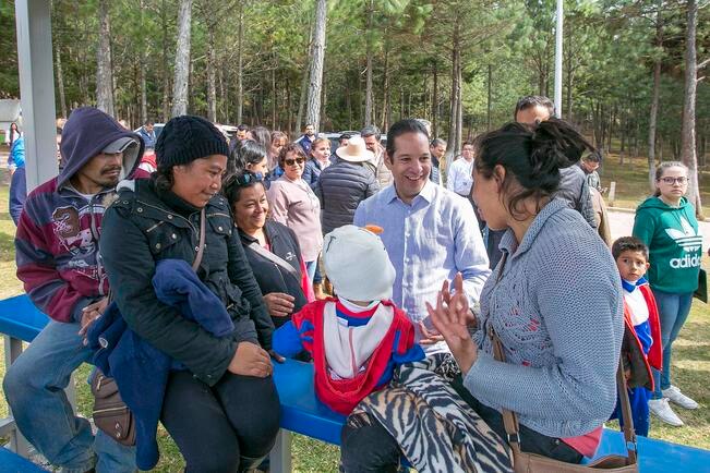 Entrega FDS tres canchas en San Joaquín