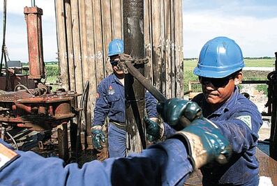 Suben 12% pensiones para Pemex y CFE