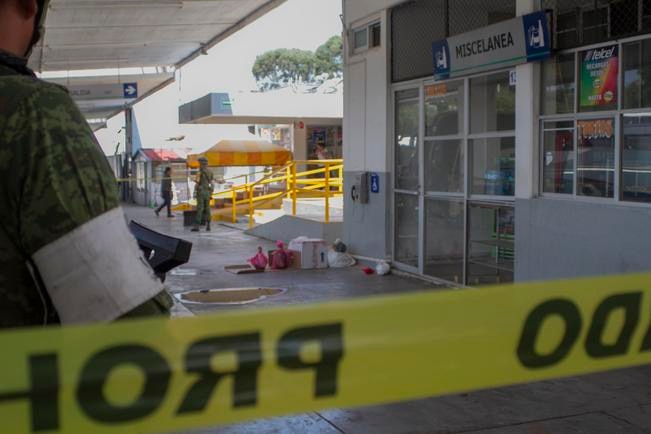 Evacúan central de autobuses de SJR por paquete con ácido
