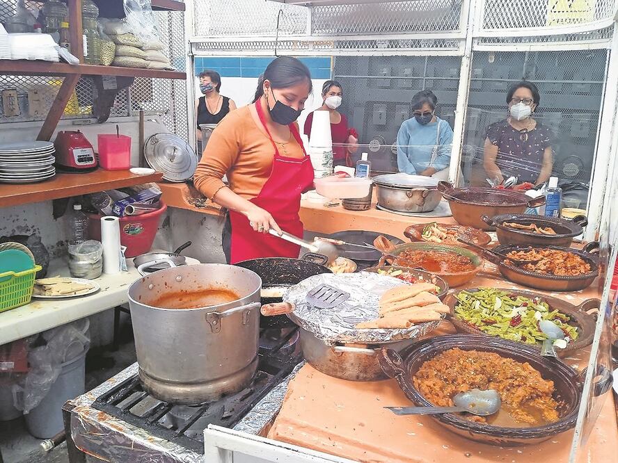 Locatarios luchan por recuperar sus ventas