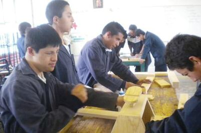 Entregan distinciones