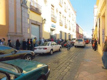 Registra SAT largas filas