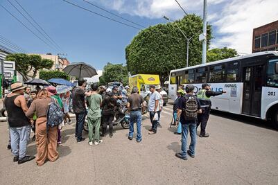Llevan cuatro días sin luz; bloquean avenida Zaragoza