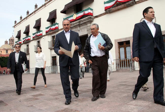 El ex gobernador José Calzada Rovirosa tiene etiquetados gastos excesivos, y de 10 contratos que se firmaron en el segundo semestre de 2014, todos están respaldados, pero hay un adicional del cual no se encontró justificación (ARCHIVO EL UNIVERSAL)