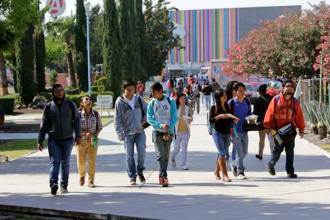 Solicitud de mayor alumbrado de UT, 1 año sin respuesta