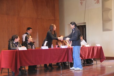 Entregan apoyos a la producción artística