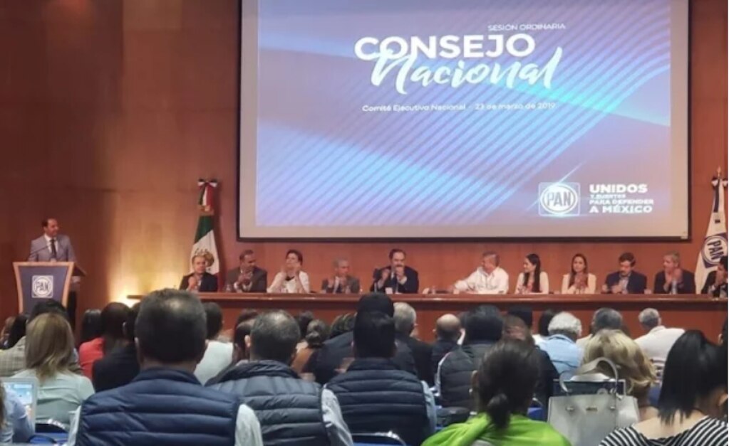 Ante un gobierno autoritario y con popularidad tenemos que cerrar filas: PAN
