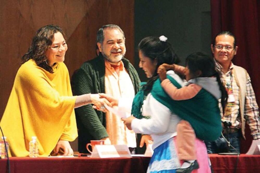 Entregan recursos a ganadores de PACMyC