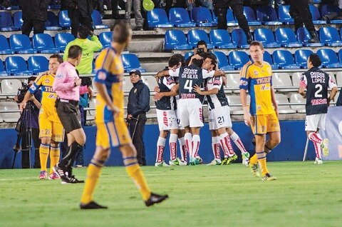 Pachuca y “Hugol” se aferran a la vida