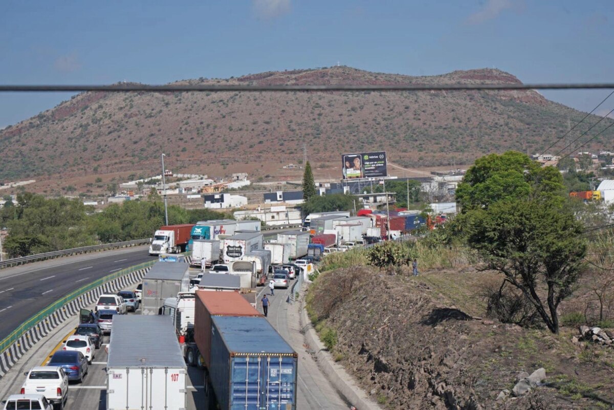 9 lesionados, el saldo de carambola en la autopista México-Querétaro