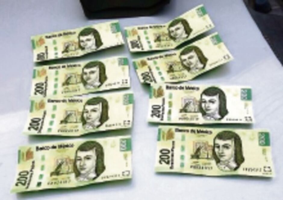 Detienen a 2, portaban billetes falsificados