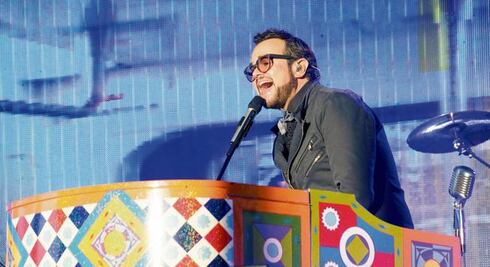 UNICEF reprende a Aleks Syntek