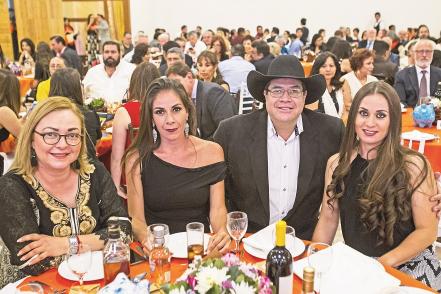 Cena altruista aderezada con música y sorpresas