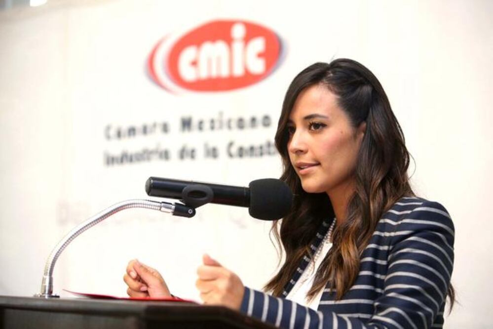 La presidenta de la CMIC en el estado, Alejandra Vega Reyes, destacó que es el primer foro que se realiza con los aspirantes a la alcaldía capitalina Foto: Especial