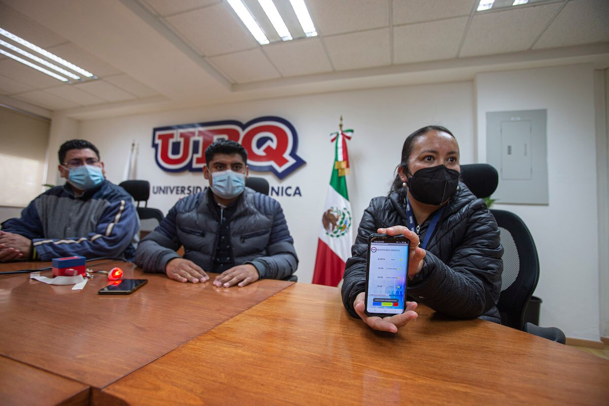 Jóvenes queretanos crean dispositivo para medir signos vitales