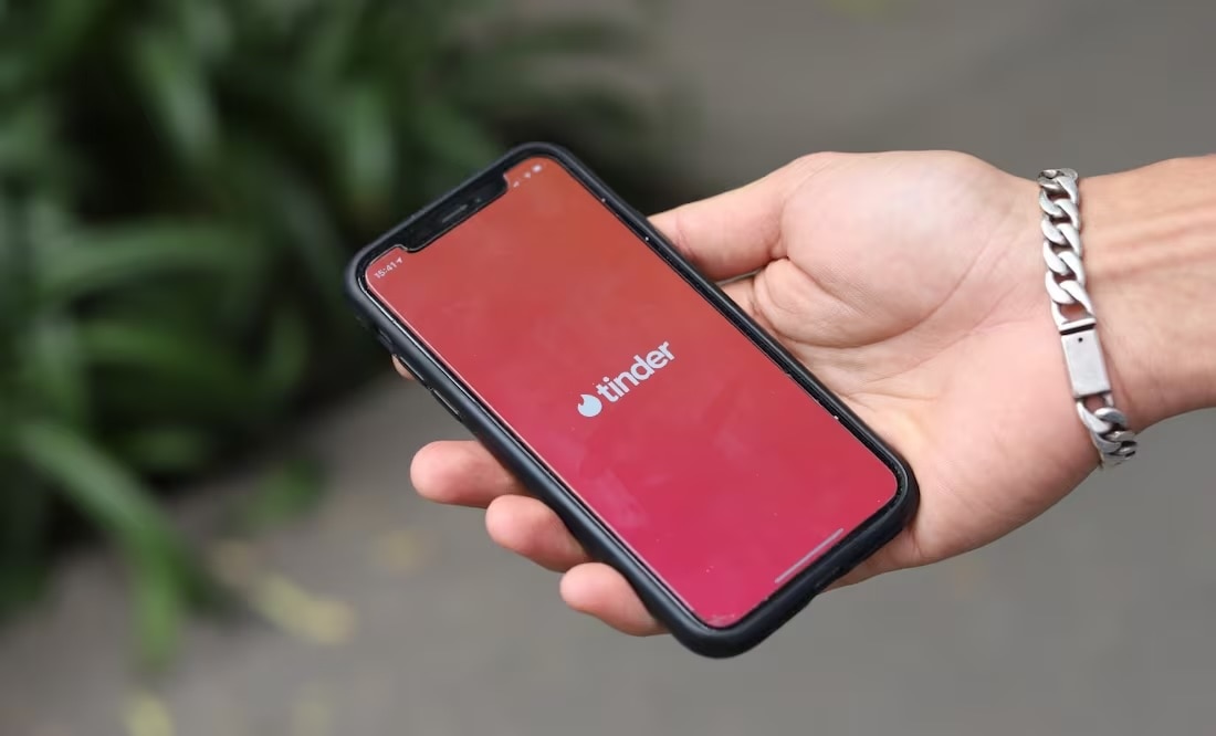 ¿Usas Tinder o Netflix? Gobierno federal propone que el SAT acceda a datos de apps de citas y streaming