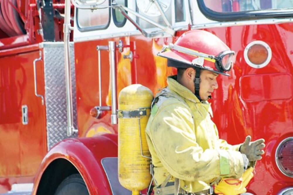 Buscan apoyo para los bomberos