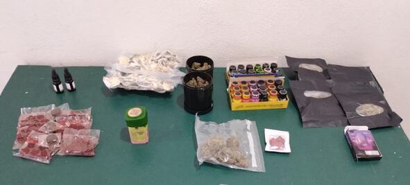 Asegura Guardia Nacional cargadores para arma larga y droga en el Aeropuerto de Querétaro