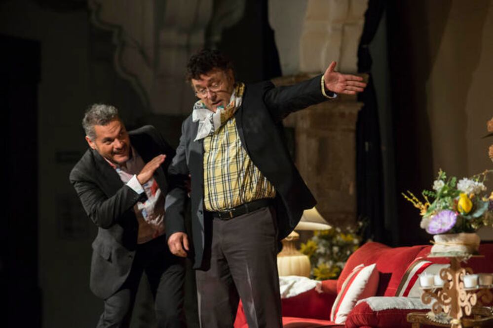 Tras 15 años de no verse, Tomás visita a su amigo César y a su familia. A partir de ahí se desencadenan una serie de confusiones que robarán carcajadas al públ ico. (FOTOS: DEMIAN CHÁVEZ. EL UNIVERSAL)