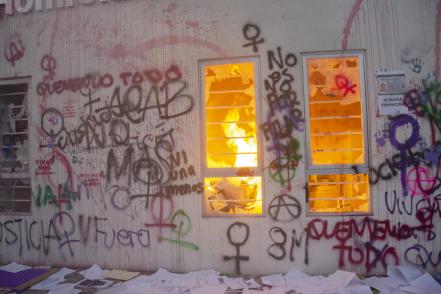 Tras protestas feministas, Fiscalía migra temporalmente sus oficinas 