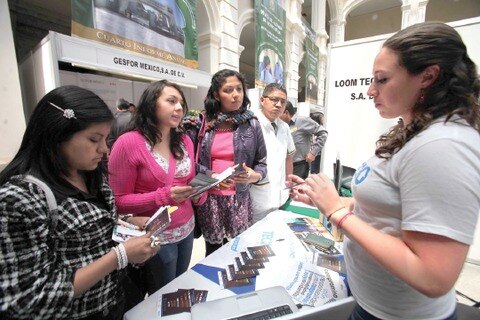 Cae colocación laboral con servicio social