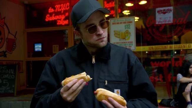 Robert Pattinson, en busca de hot dogs