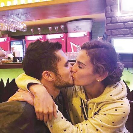 Paola Espinosa celebra su primer 10 de mayo