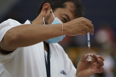 Vacunación de adultos mayores de 40 años, pospuesta hasta nuevo aviso