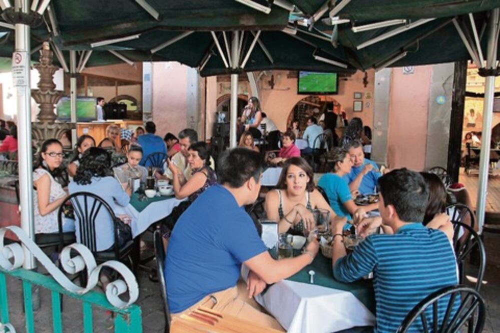 Ven omisión de bares del centro sobre ley antitabaco