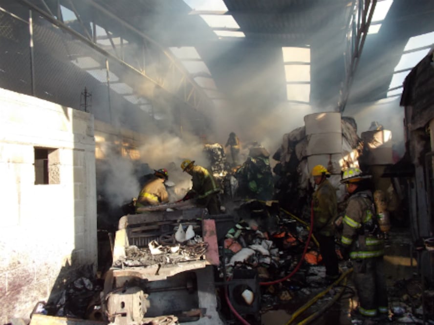 Arde imprenta en la colonia Independencia